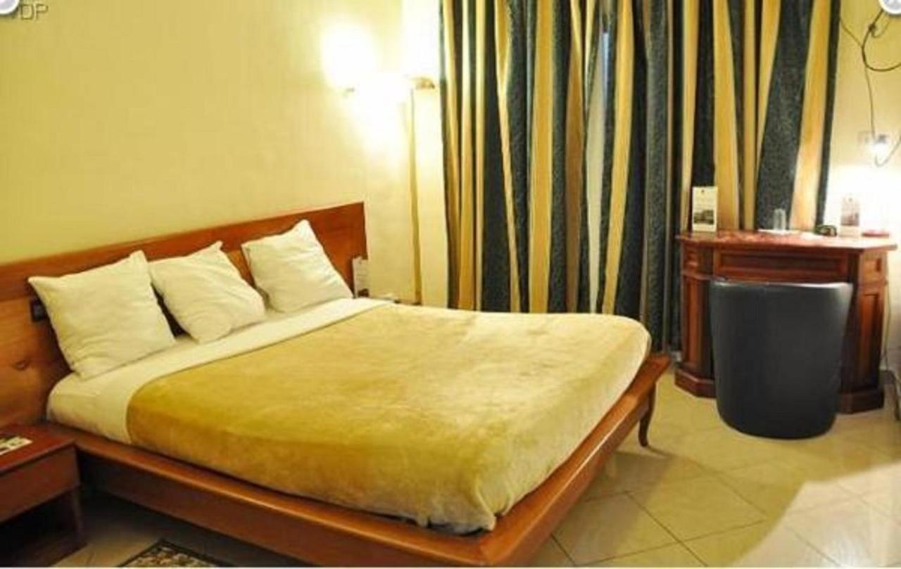 Hotel Vallee Des Princes Douala Eksteriør bilde