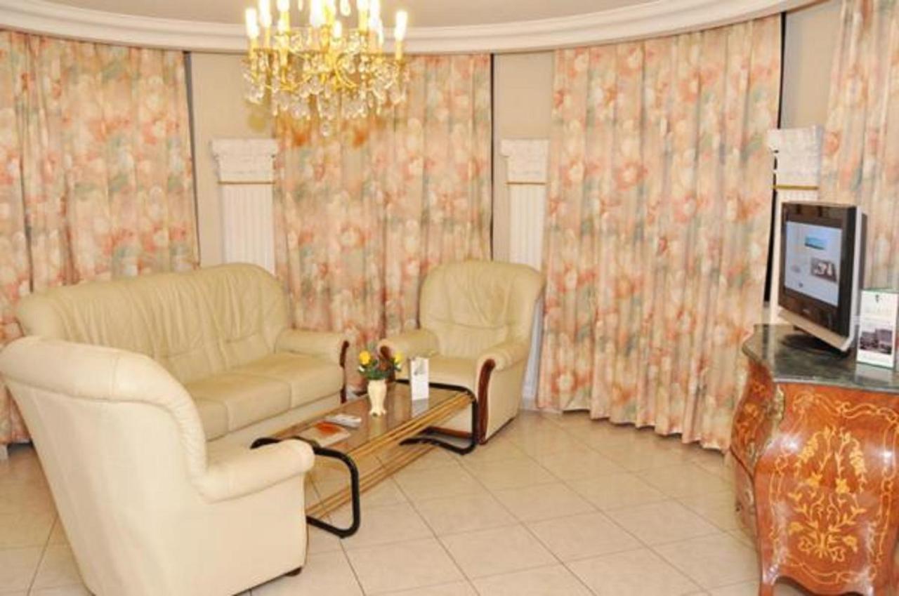 Hotel Vallee Des Princes Douala Eksteriør bilde