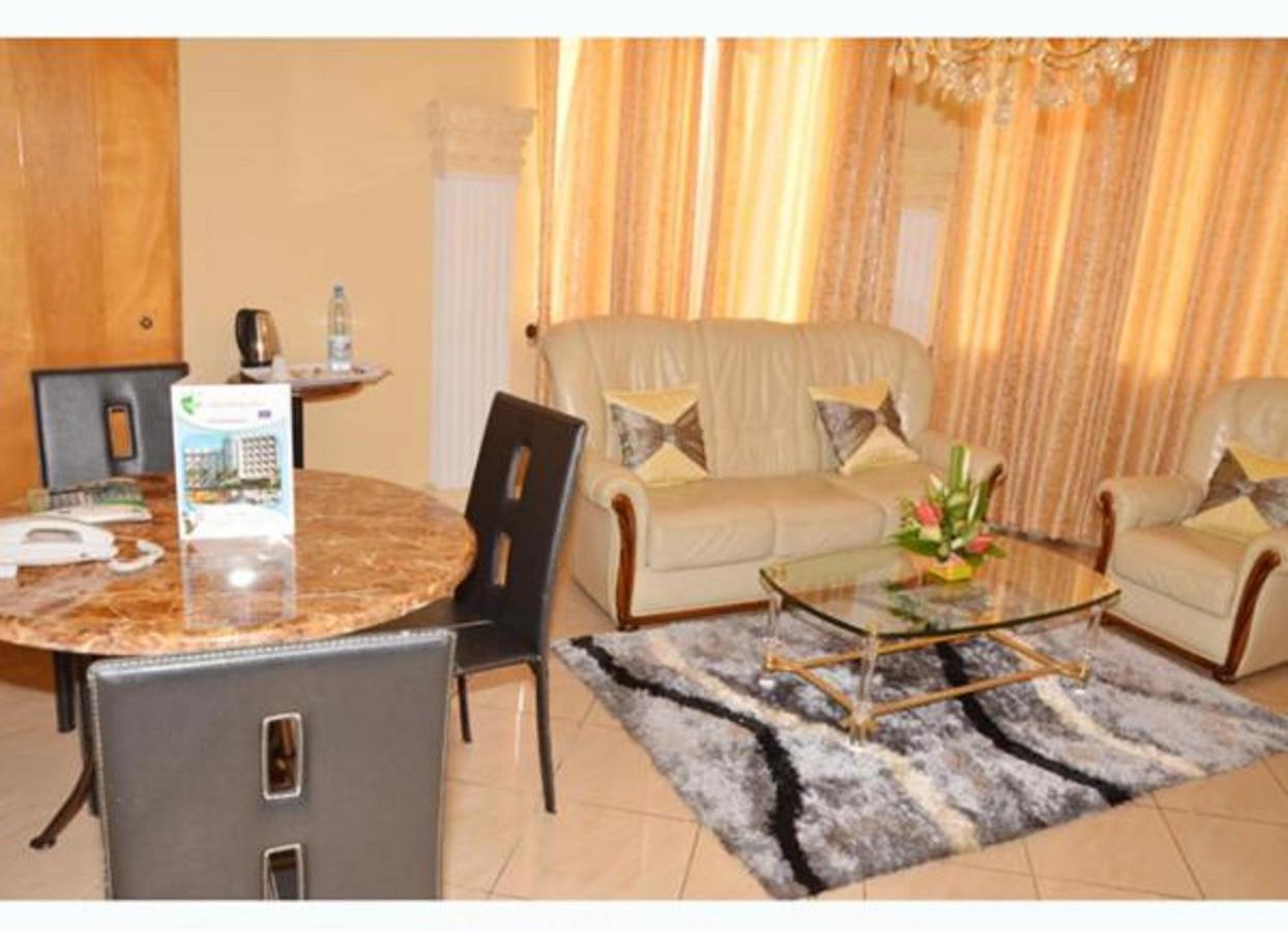 Hotel Vallee Des Princes Douala Eksteriør bilde