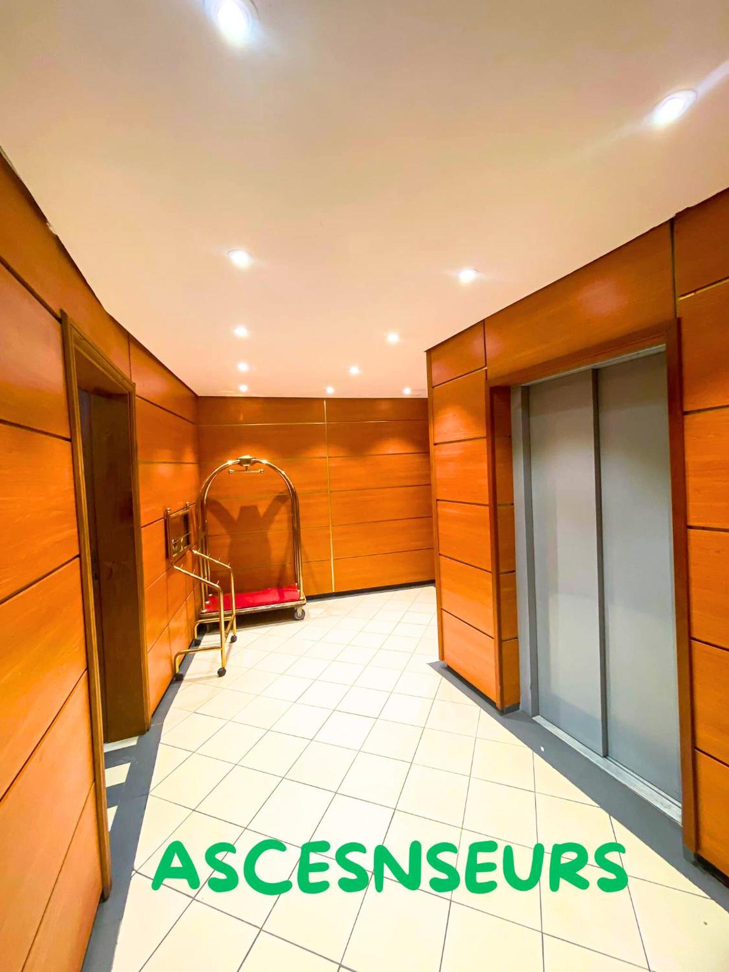 Hotel Vallee Des Princes Douala Eksteriør bilde